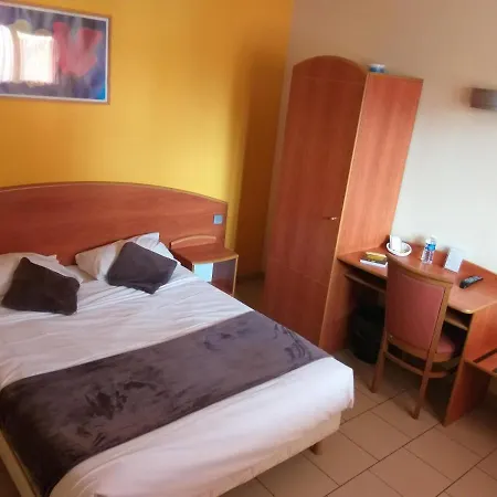 Hotel Logis - Les Paturelles 2*