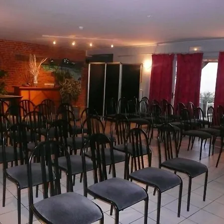 Ξενοδοχείο Logis - Les Paturelles 2*