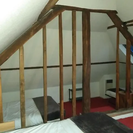 מלון Logis - Les Paturelles